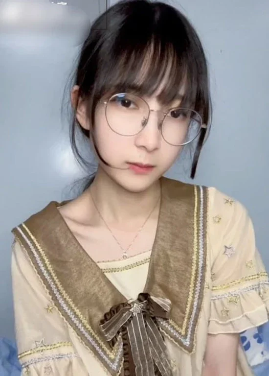 苹果+安卓+电脑【视频 B站】高颜值UP主 语柠柠柠 清纯眼镜妹私拍定制【1.43G】-大壮游戏