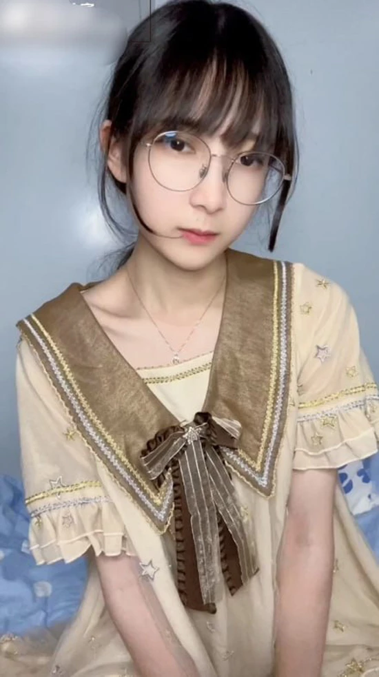图片[1]-苹果+安卓+电脑【视频 B站】高颜值UP主 语柠柠柠 清纯眼镜妹私拍定制【1.43G】-大壮游戏